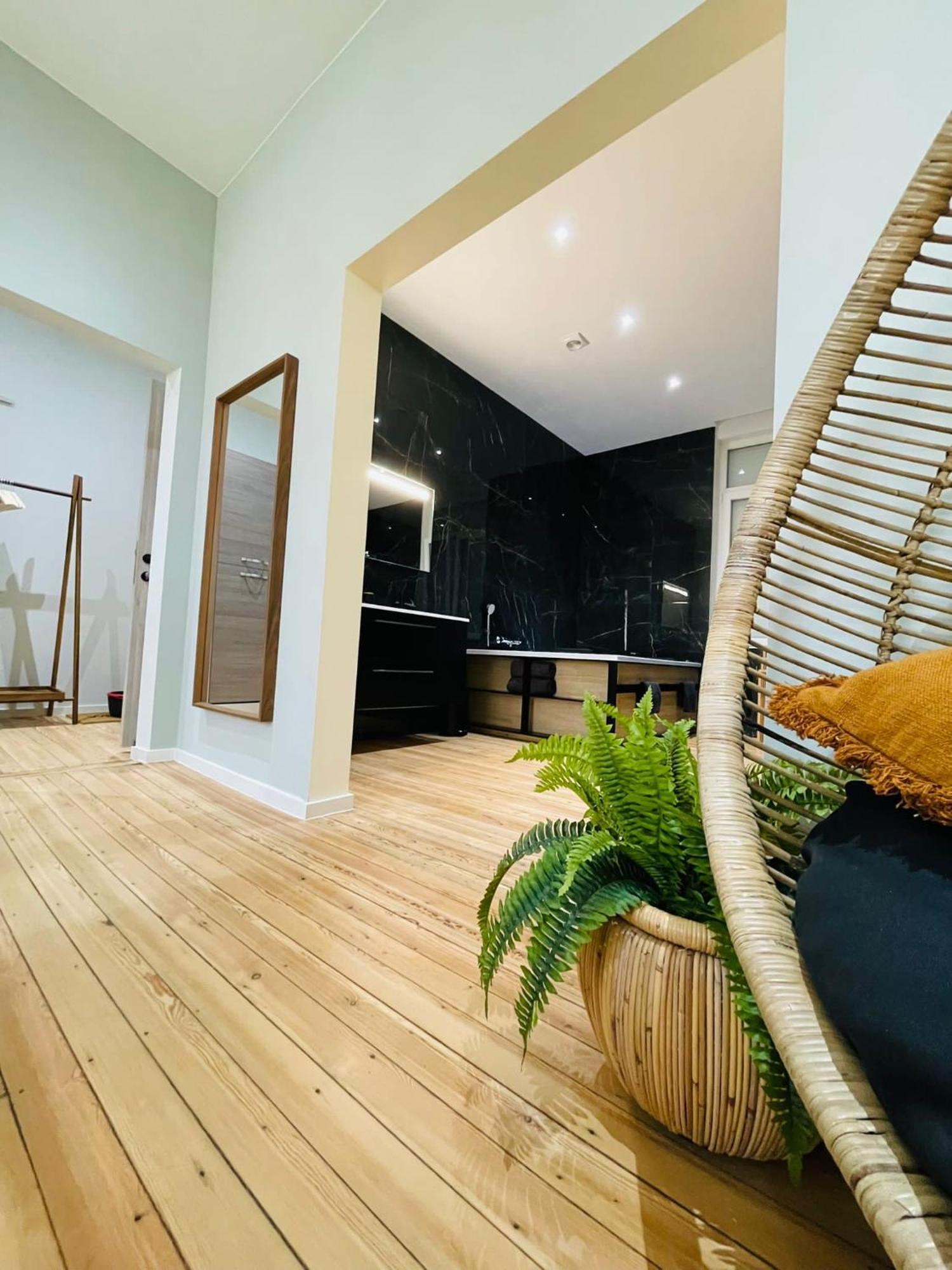 Appartement Exotique Avec Bain Balneo Лиеж Екстериор снимка