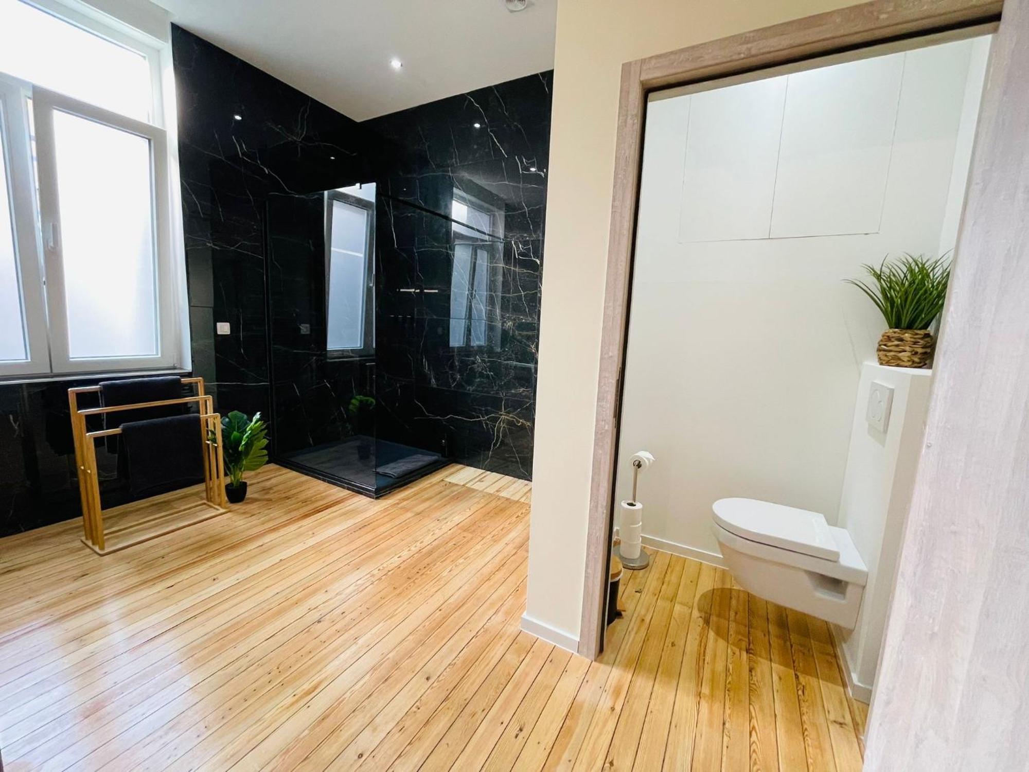 Appartement Exotique Avec Bain Balneo Лиеж Екстериор снимка