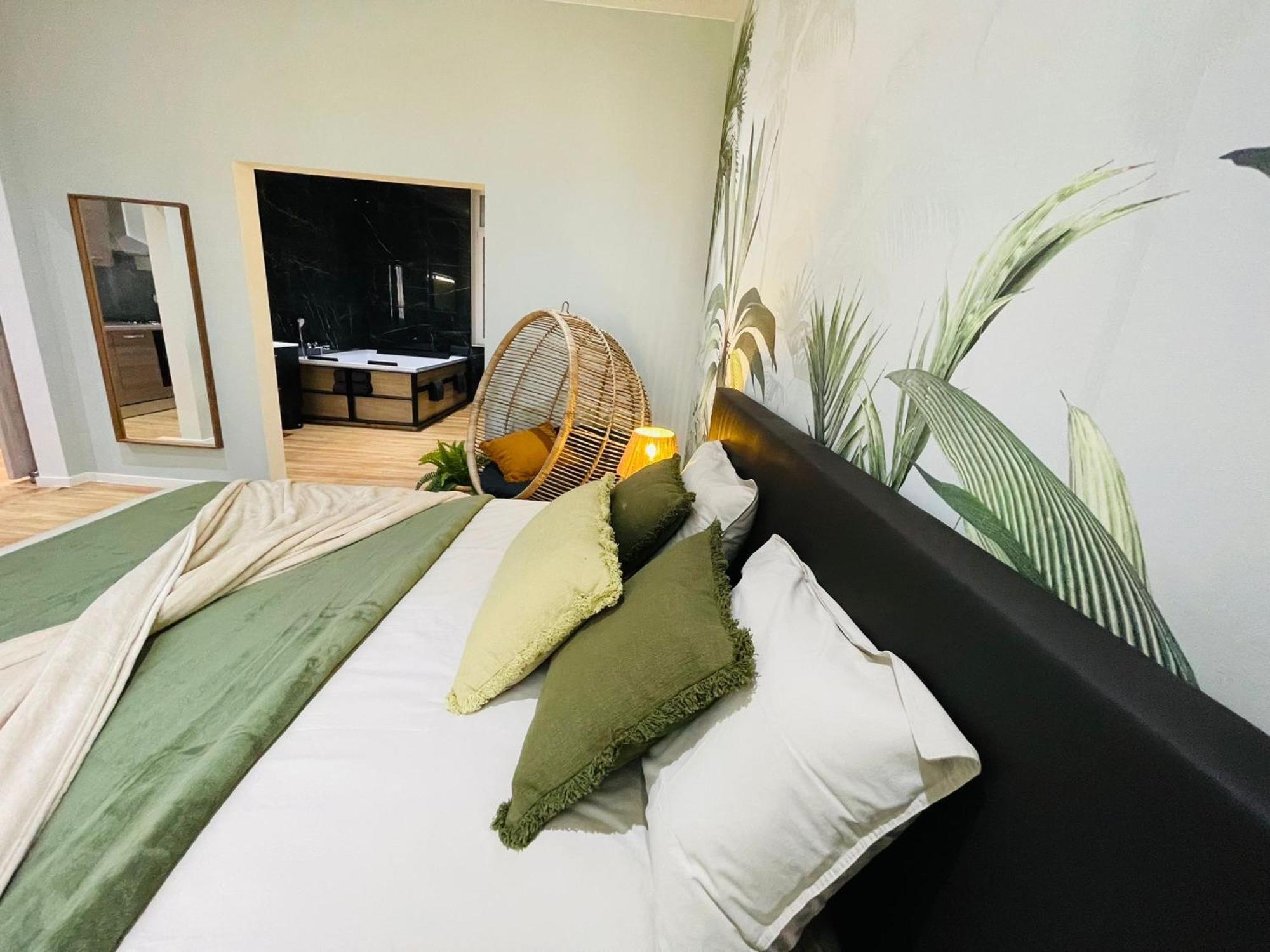 Appartement Exotique Avec Bain Balneo Лиеж Екстериор снимка